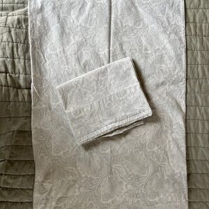 Set of 2 standard Ralph Lauren Gray Paisley pillowcases 100% cotton